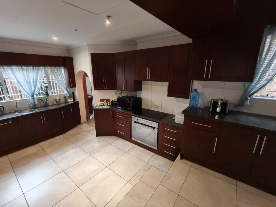 5 Bedroom Property for Sale in Cashan North West